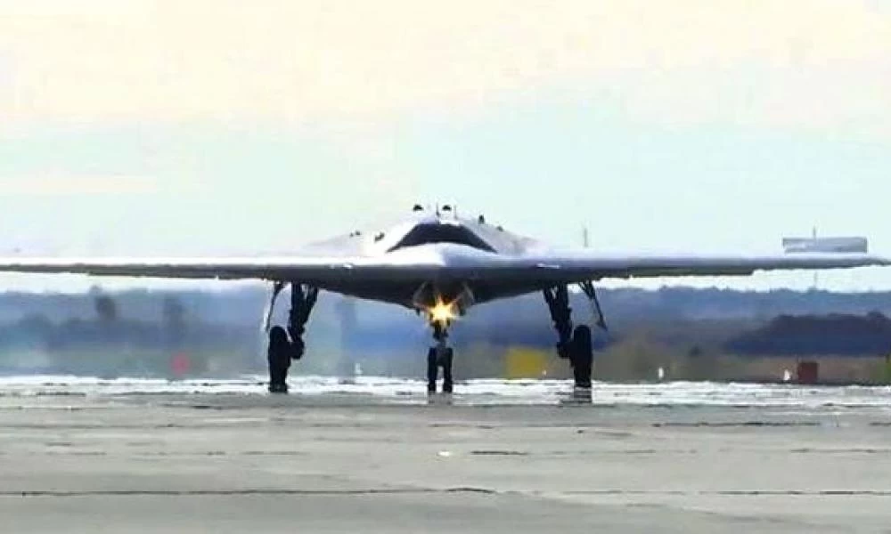 ''Θανάσιμο'' δίδυμο: Το Ρωσικό Su-57 θα ελέγχει τέσσερα επιθετικά drones Okhotnik S-70